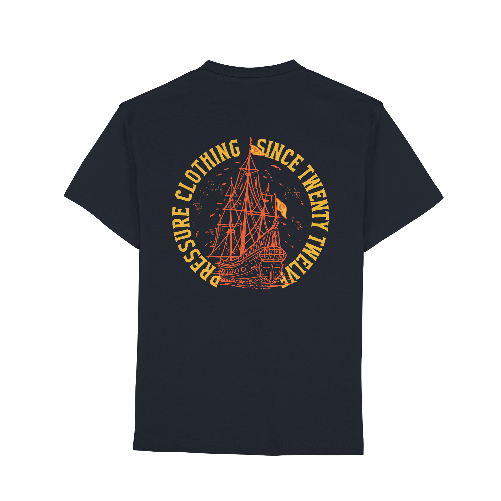 Vintage Segelschiff - Premium Classic T-Shirt von Pressure Clothing mit vintage Segelschiff-Motiv in orange auf dunkelblauem Stoff